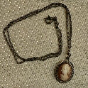 Vintage-Inspired Cameo Pendant Necklace